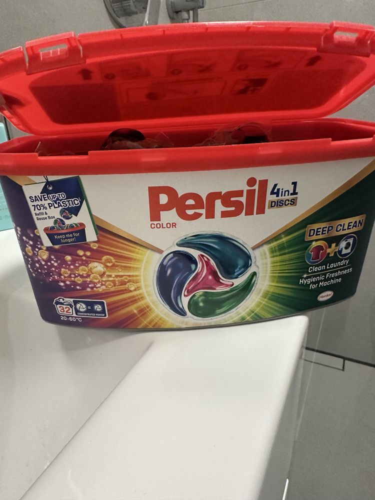 Proszek i kapsułki do prania persil i ariel