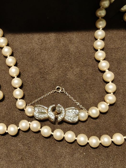 Stary naszyjnik z pereł z bardzo pięknym złotym zapięciem Vintage