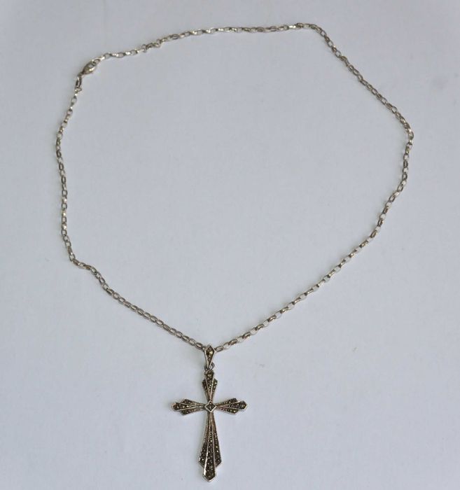 Crucifixo Antigo e corrente em prata