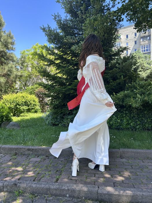 Сукня вишивана жіноча на свята