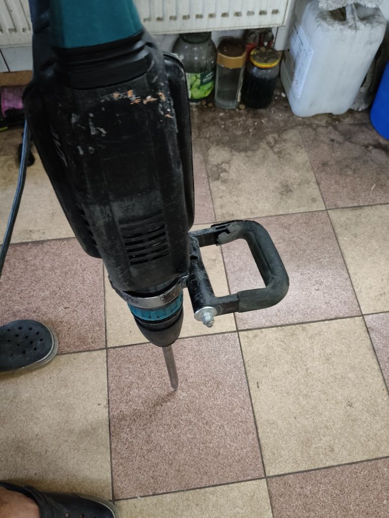 Makita hm1213C młot udarowy wyburzeniowy japoński oryginał
