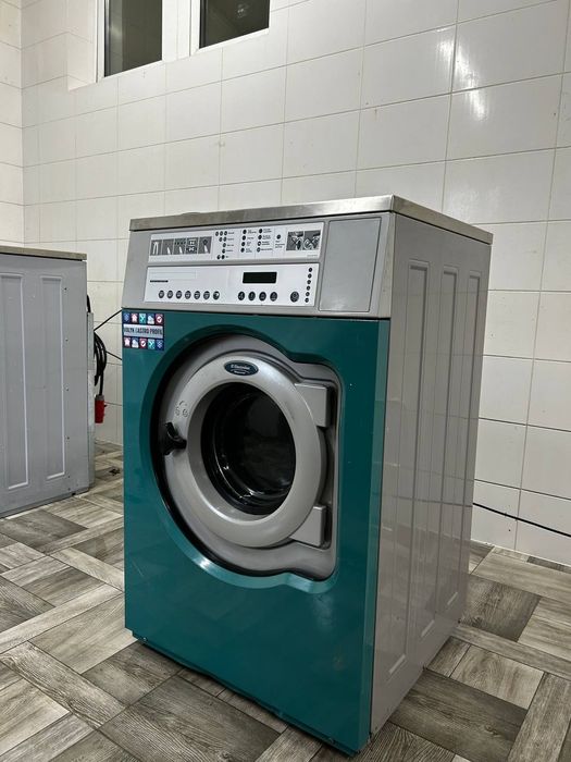 Професійна пральна машина 8/10 кг Electrolux W3