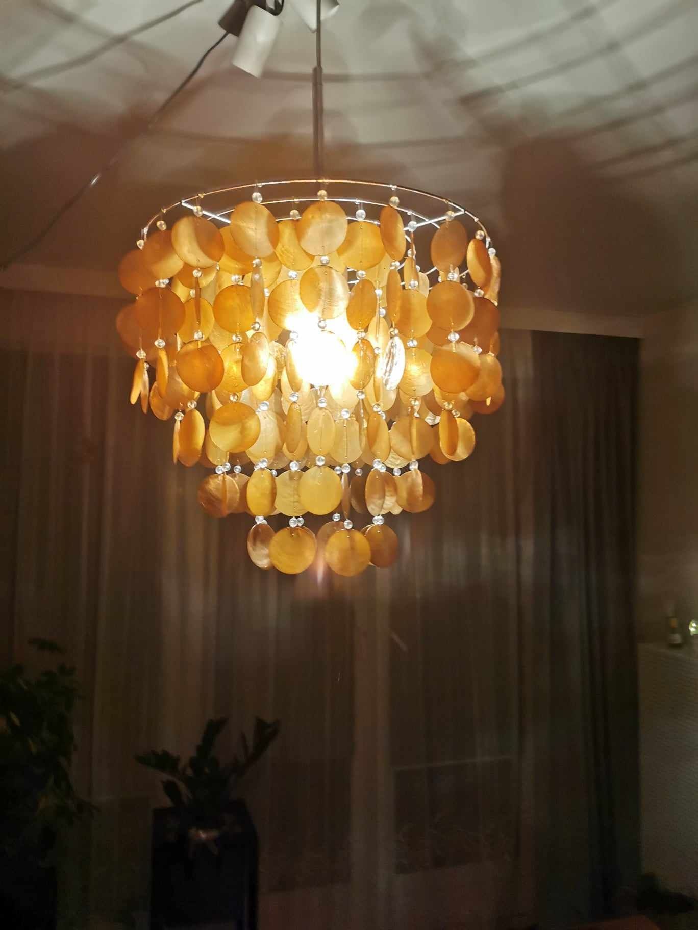 Lampa żyrandol niespotykany