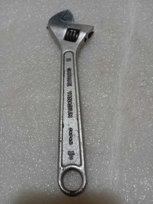 Chave Inglesa de 200mm bom estado.  Boa qualidade