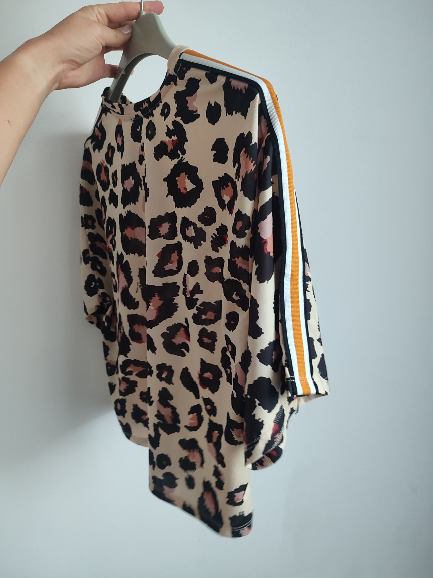 Animal print t-shirt pantera z ozdobnymi lampasami