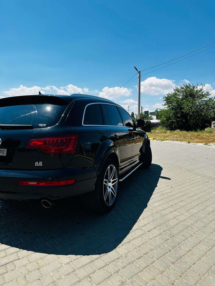 Audi Q7 бензин 4.2 S-line