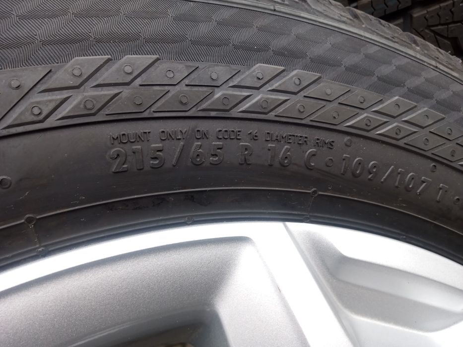 Koła wielosezonowe Renault Trafic Vivaro 215/65R16c Continental Jak No