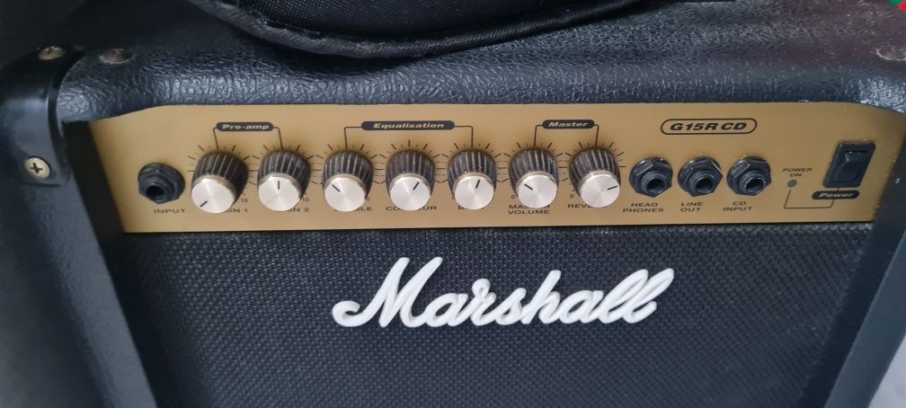 Guitarra e amplificador Marshall