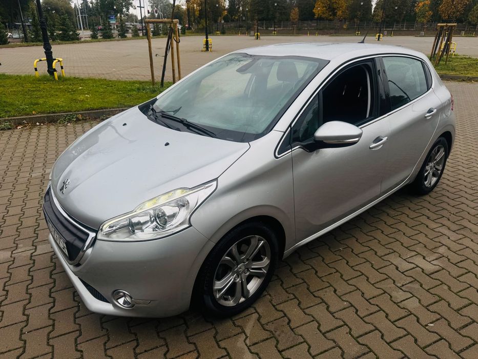 Peugeot 208 Peugeot 208 1.6 Benzyna  * 2014r. * 162000KM *