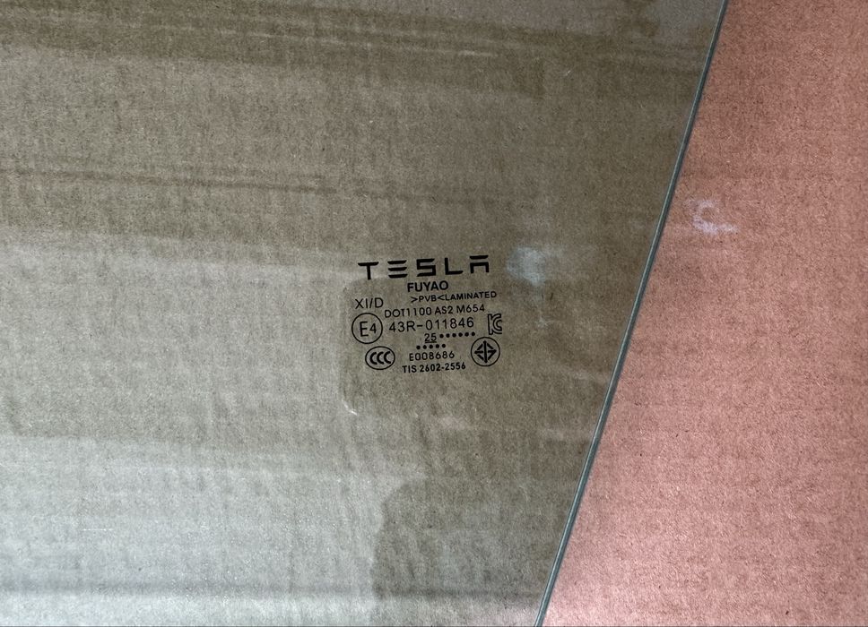 Скло Tesla Model Y ориігнал водійське пасажирське ліве праве водія
