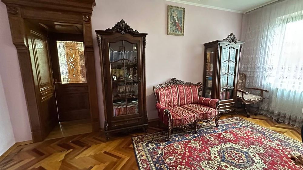 Продаж особняка в центрі міста