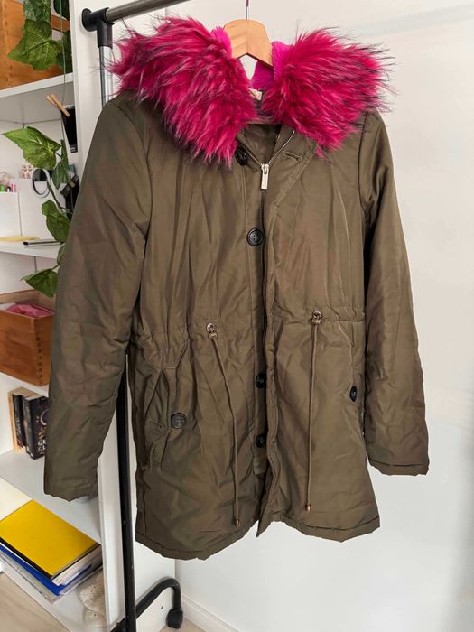 Ciepła kurtka damska z futrzanym ciepłym kapturem r. XS