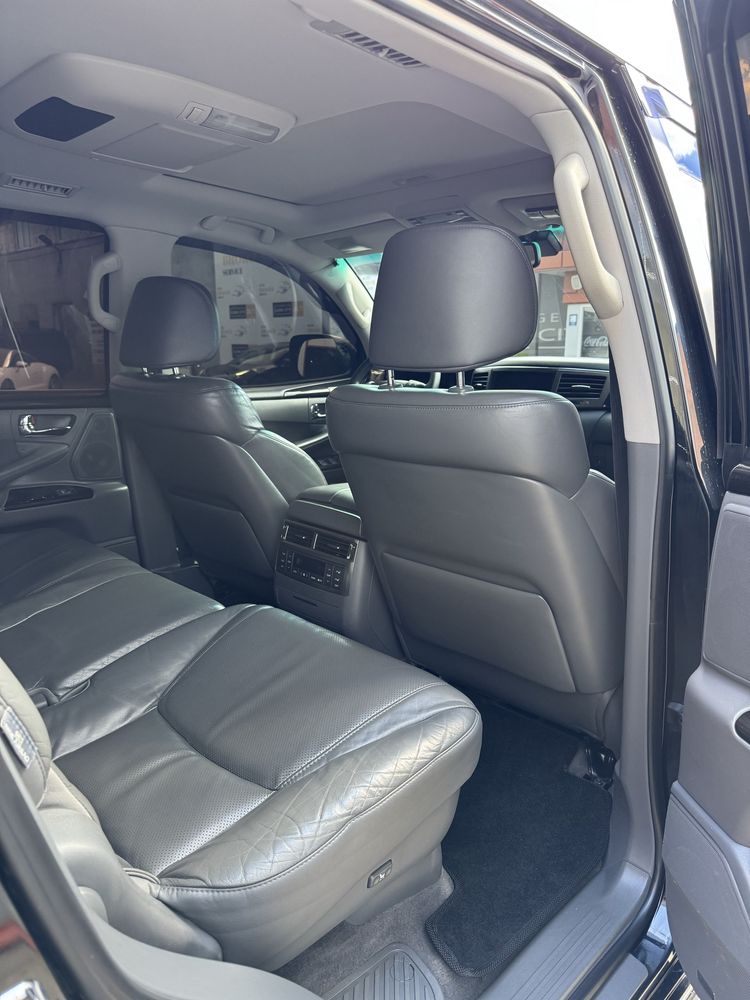 Lexus LX 570 5.7 газ/бензин black edition