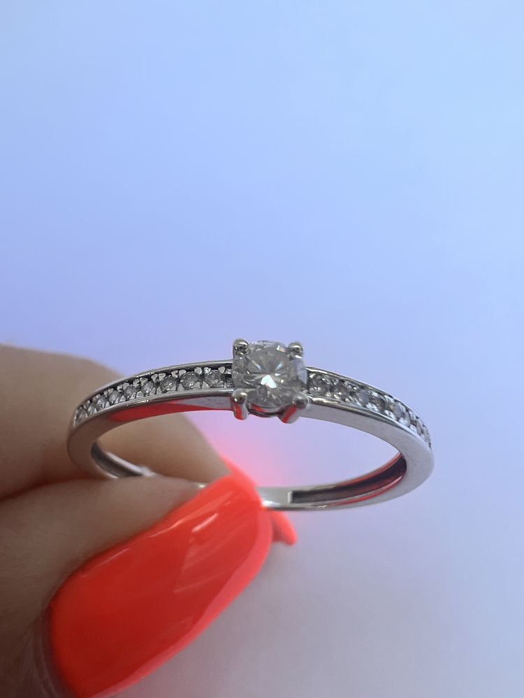 Классное золотое кольцо с бриллиантами р.17 белое золото 585 проба