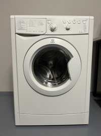 Продам б/у стиральную машинку Indesit  IWSB5085 5кг