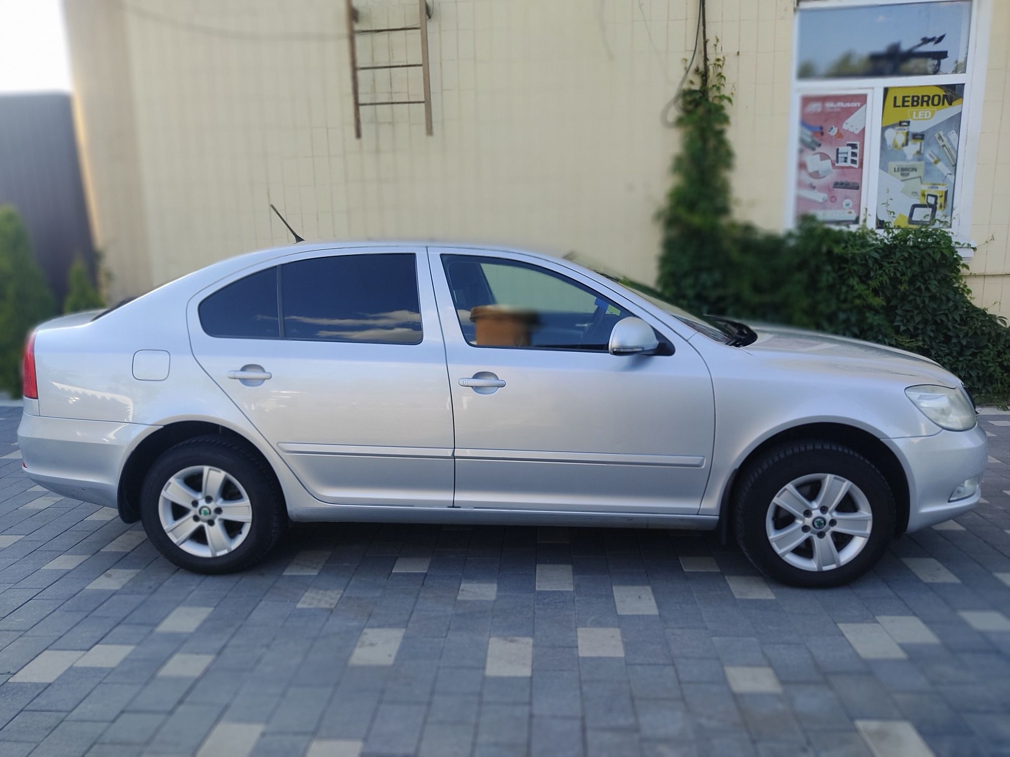 продам легковий автомобіль