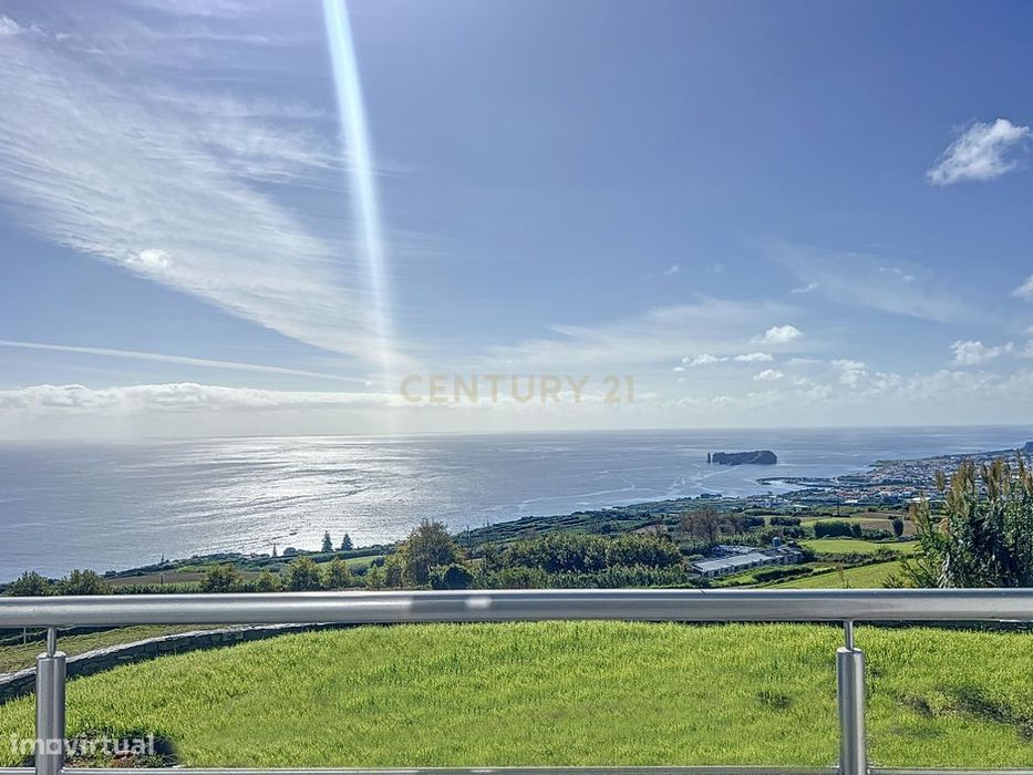 Moradia Nova com Vista Inigualável para o Ilhéu de Vila Franca do Camp