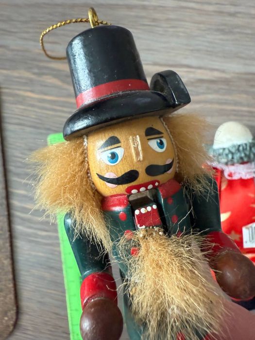 Прикраси на ялинку