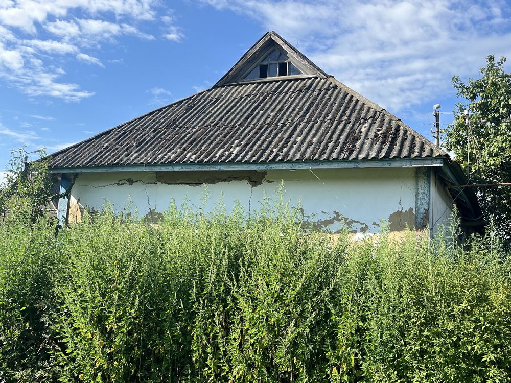 Будинок під демонтаж, із земельною ділянкою