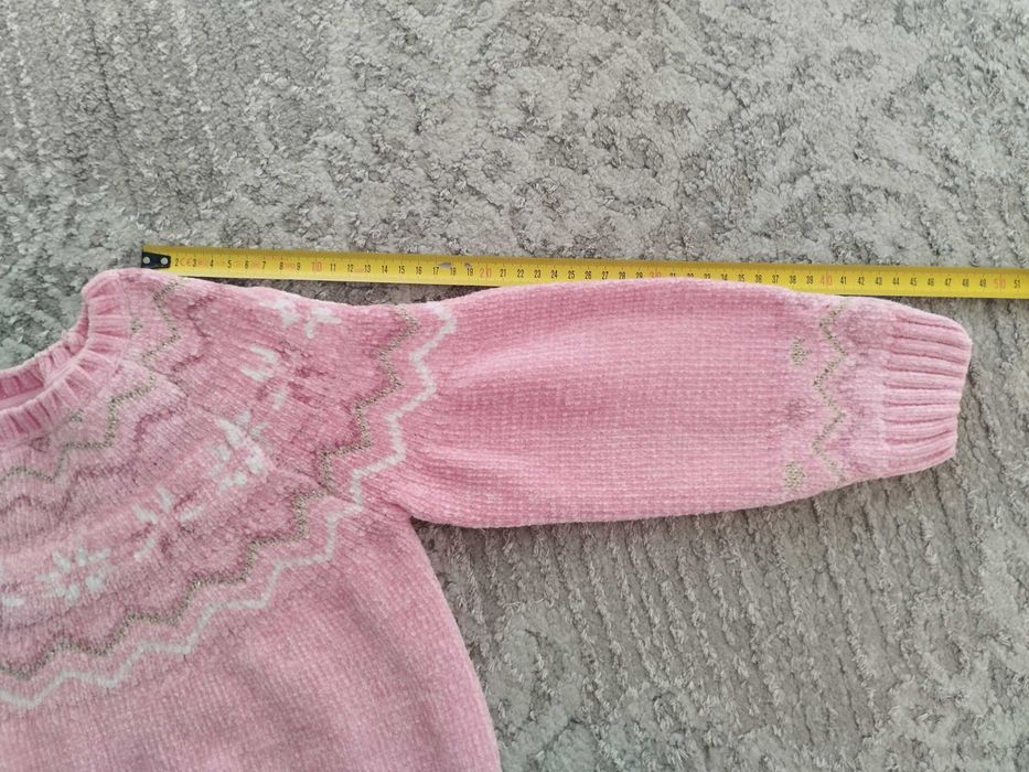 Ciepły sweterek dla dziewczynki r. 122