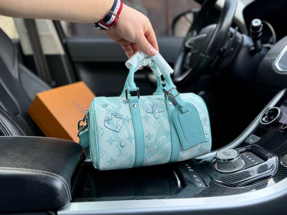 Женская сумка берюзового цвета Louis Vuitton через плечо оригинал