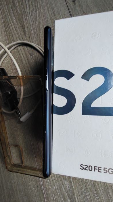 Telemovel Samsung Galaxy S20 FE 5G  em perfeito estado