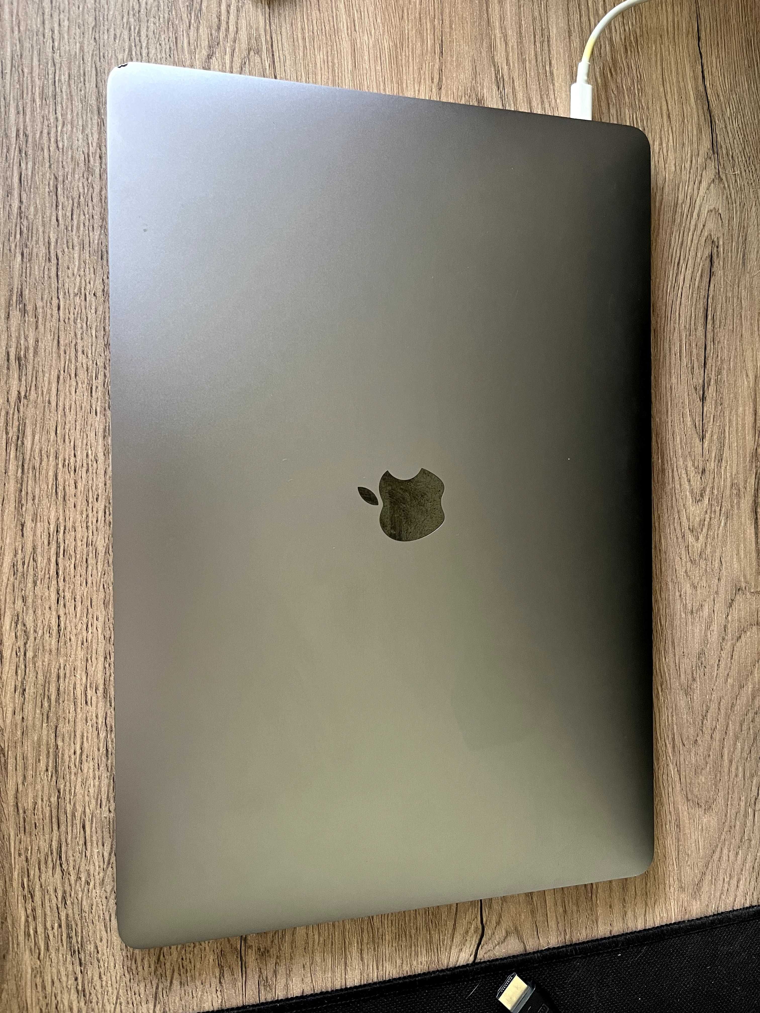 MacBook Pro 15 2018 16/512 Space gray Radeon Pro 560X 4gb