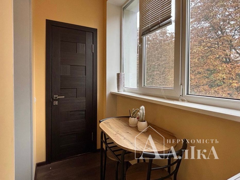 Продам 2-кімнатну секцію з ремонтом в центрі міста