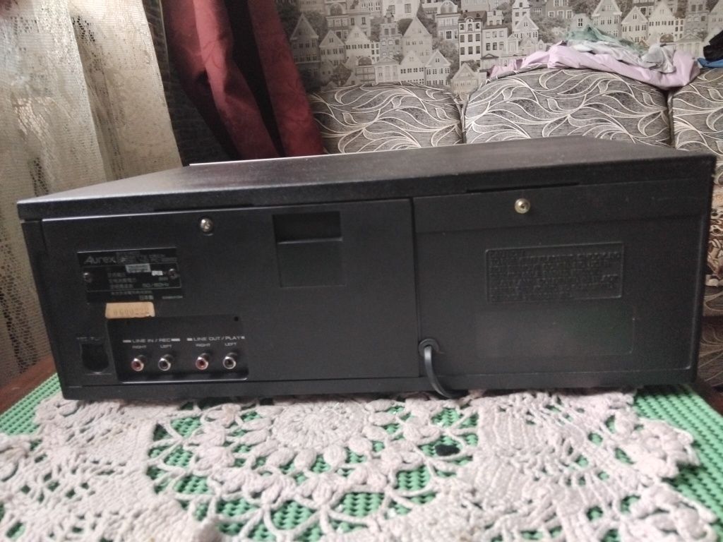 Винтажная касетная дека Aurex Toshiba PC2260.