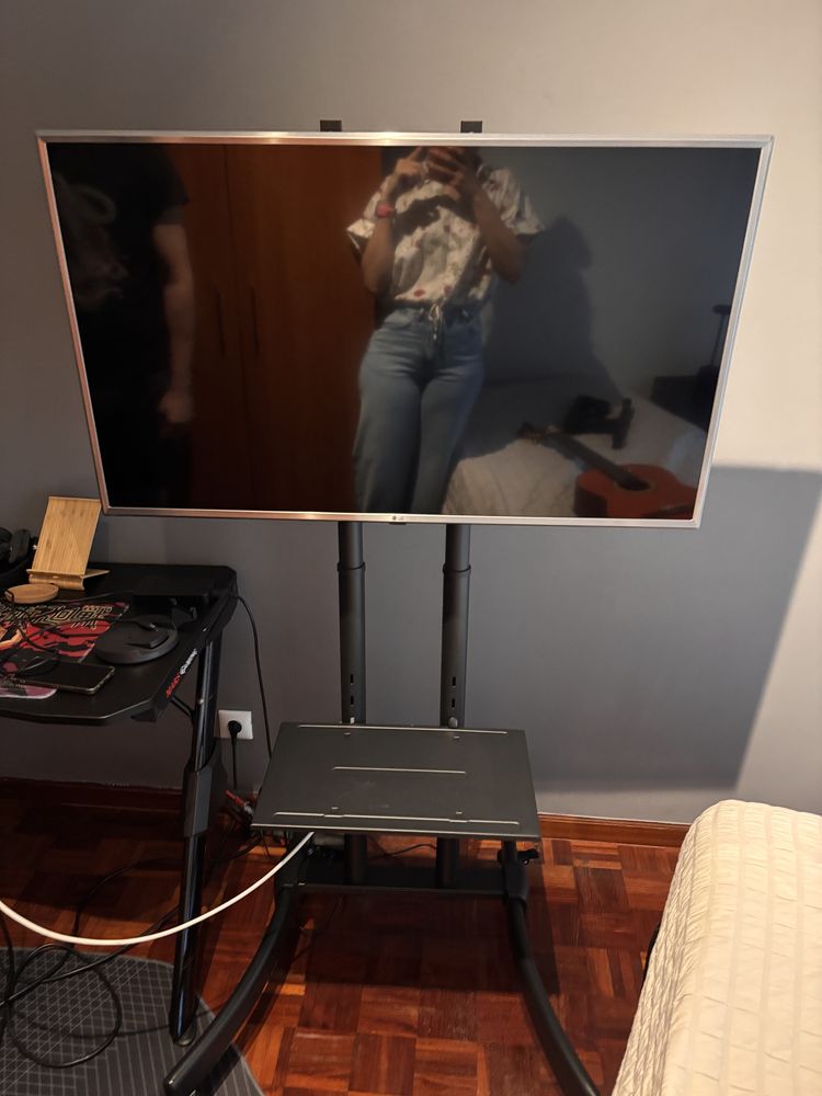 Suporte para tv e consola com rodas