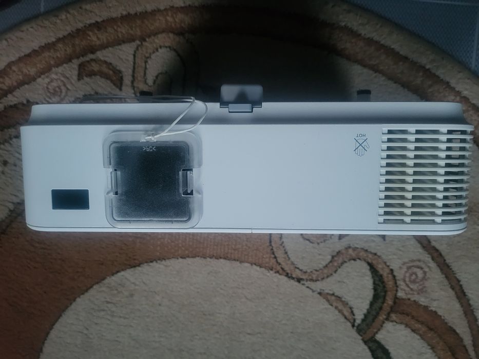 Projektor NEC rzutnik V332W 300 cali Tv FHD Avers ekran kabel com