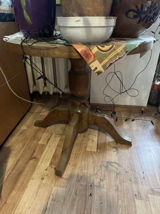 Drewniany stolik okrągły