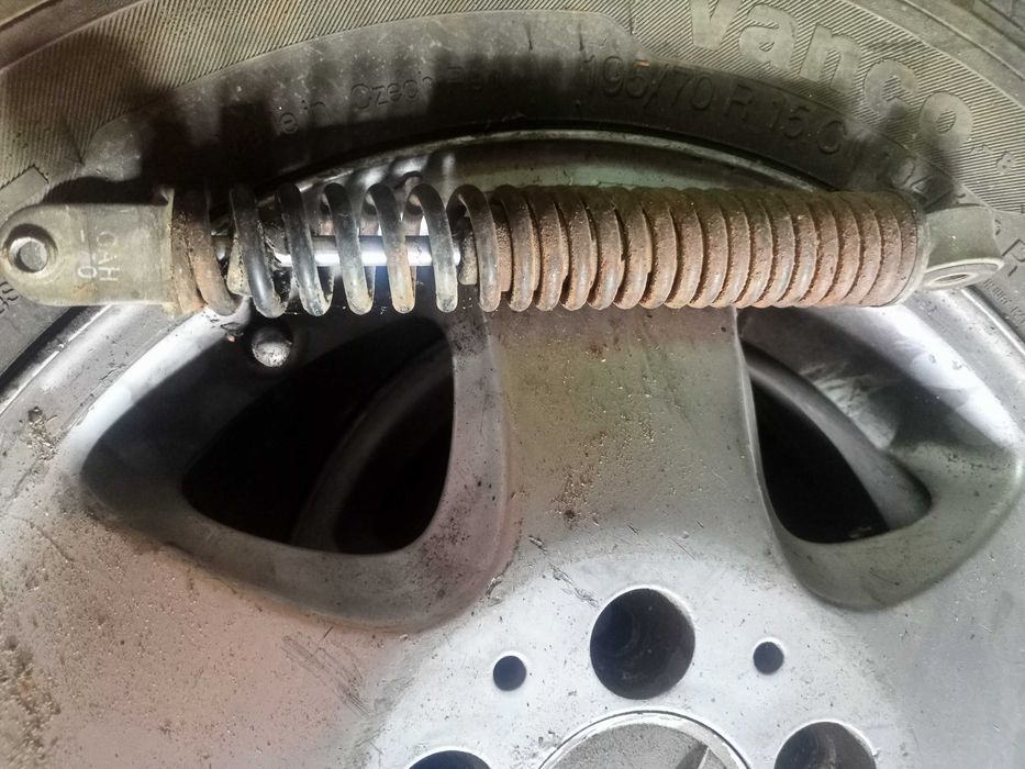 продам амортизатор задній  скутера хонда.