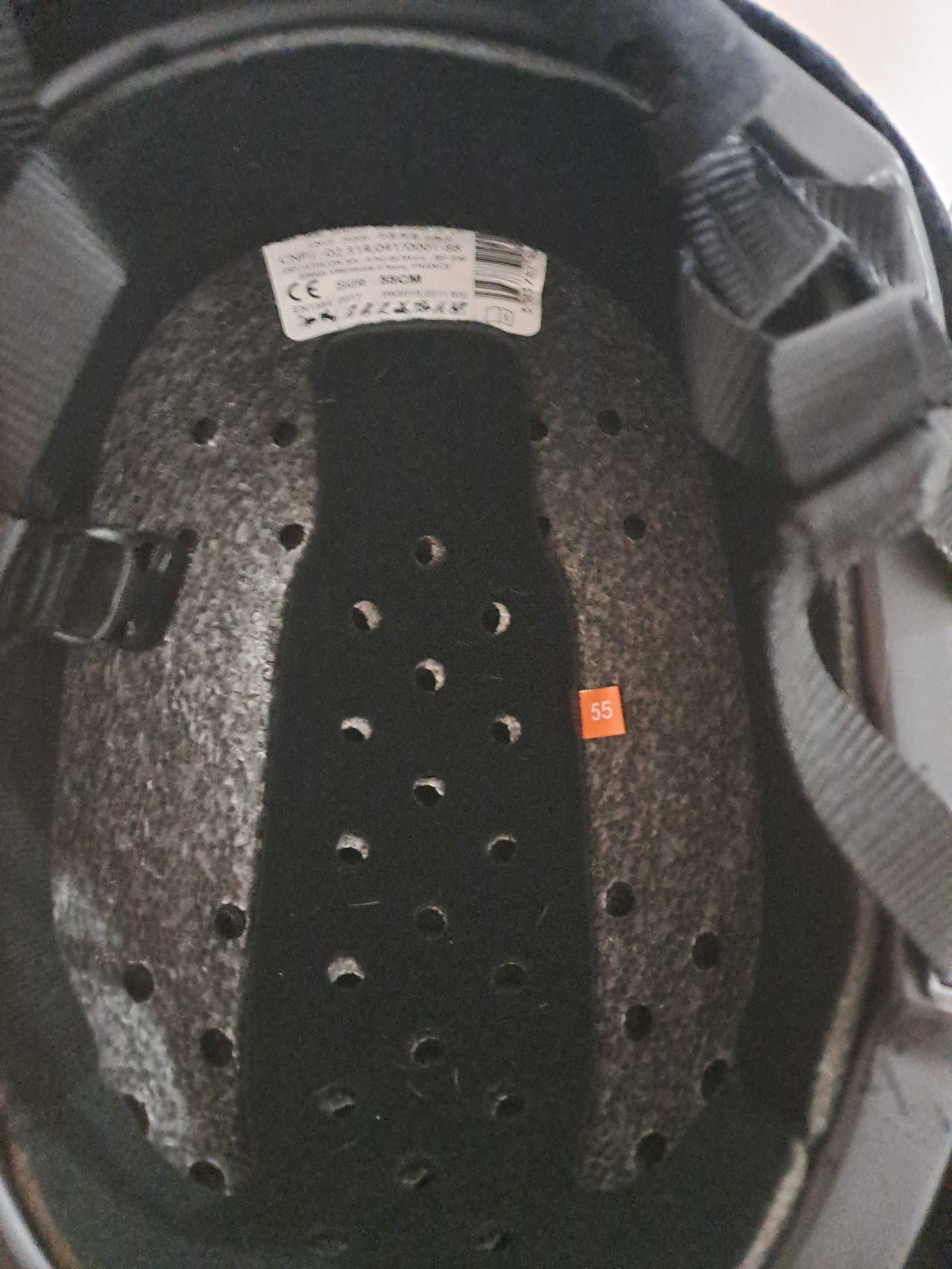 Capacete hipismo preto veludo marca Decathlon tamanho 55