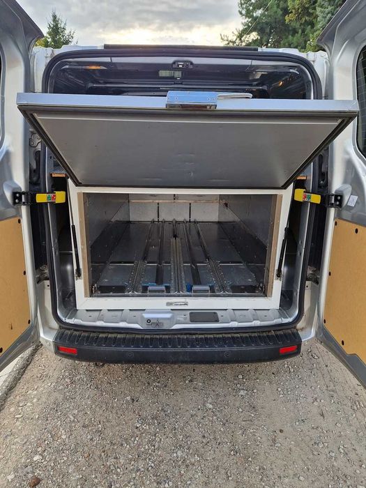 Ford Transit Custom, Transport zwlok.
