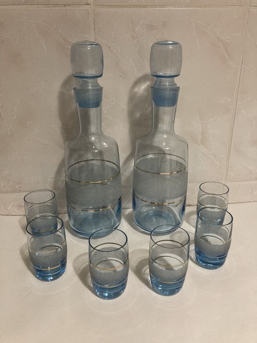 Продаю набір, два графіни і шість чарок