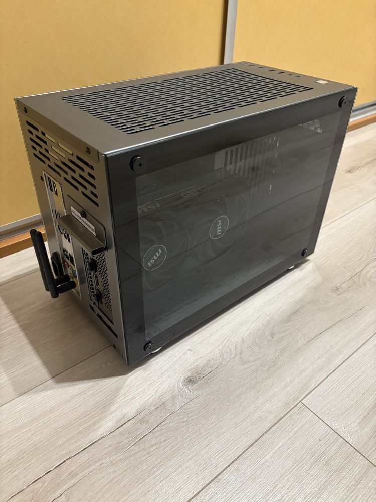 Komputer stacjonarny do gier MSI RTX 4060/Ryzen 5 5600X/16 GB RAM/1 TB