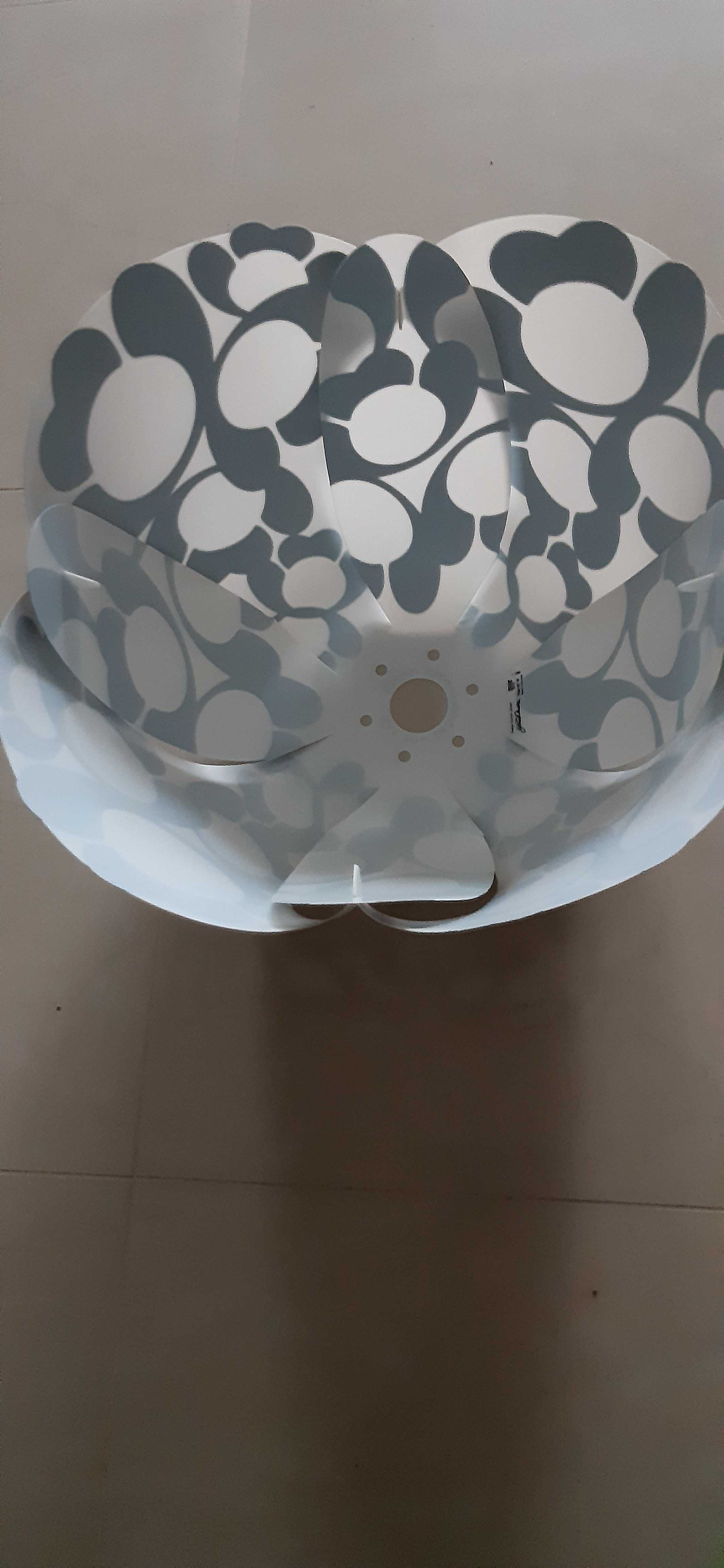 Lampa sufitowa Ikea Hemma czarna z abażurem projektu Gunner Jensen
