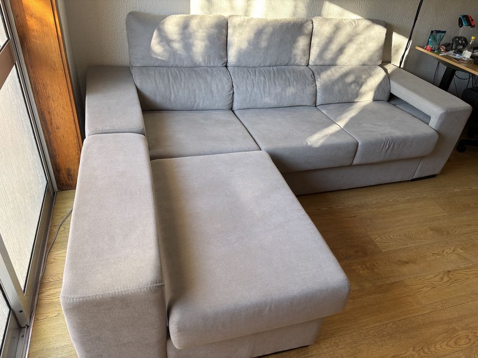 Sofa cinza com chaise lounge