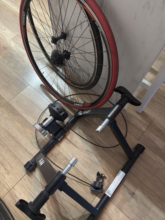 Trenażer rowerowy + komplet kół z oponami i kasetą 8rz, stan bdb!