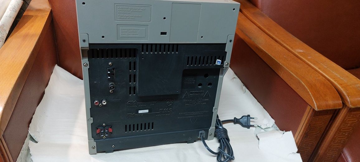 Музыкальный центр AIWA без колонок (красивый звук).