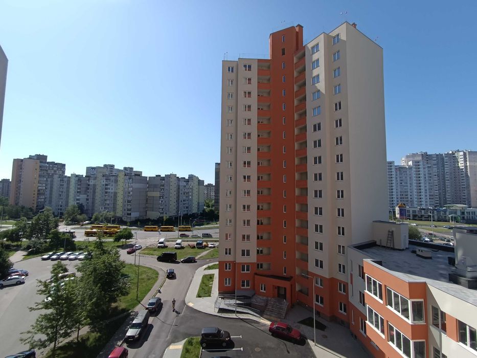 Трикімнатне житло в затишній новобудові на Троєщині