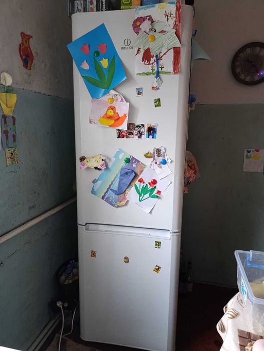Холодильник Indesit 2х камерный