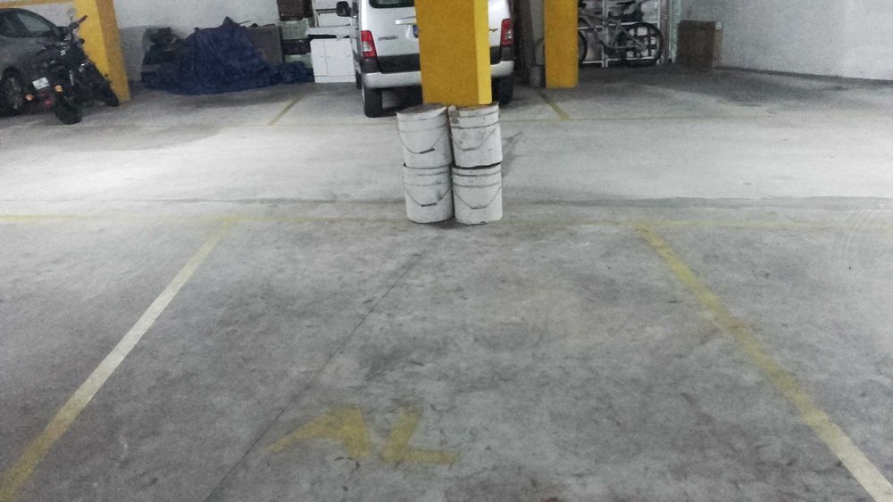 Lugar de garagem para carro e moto (boa área)