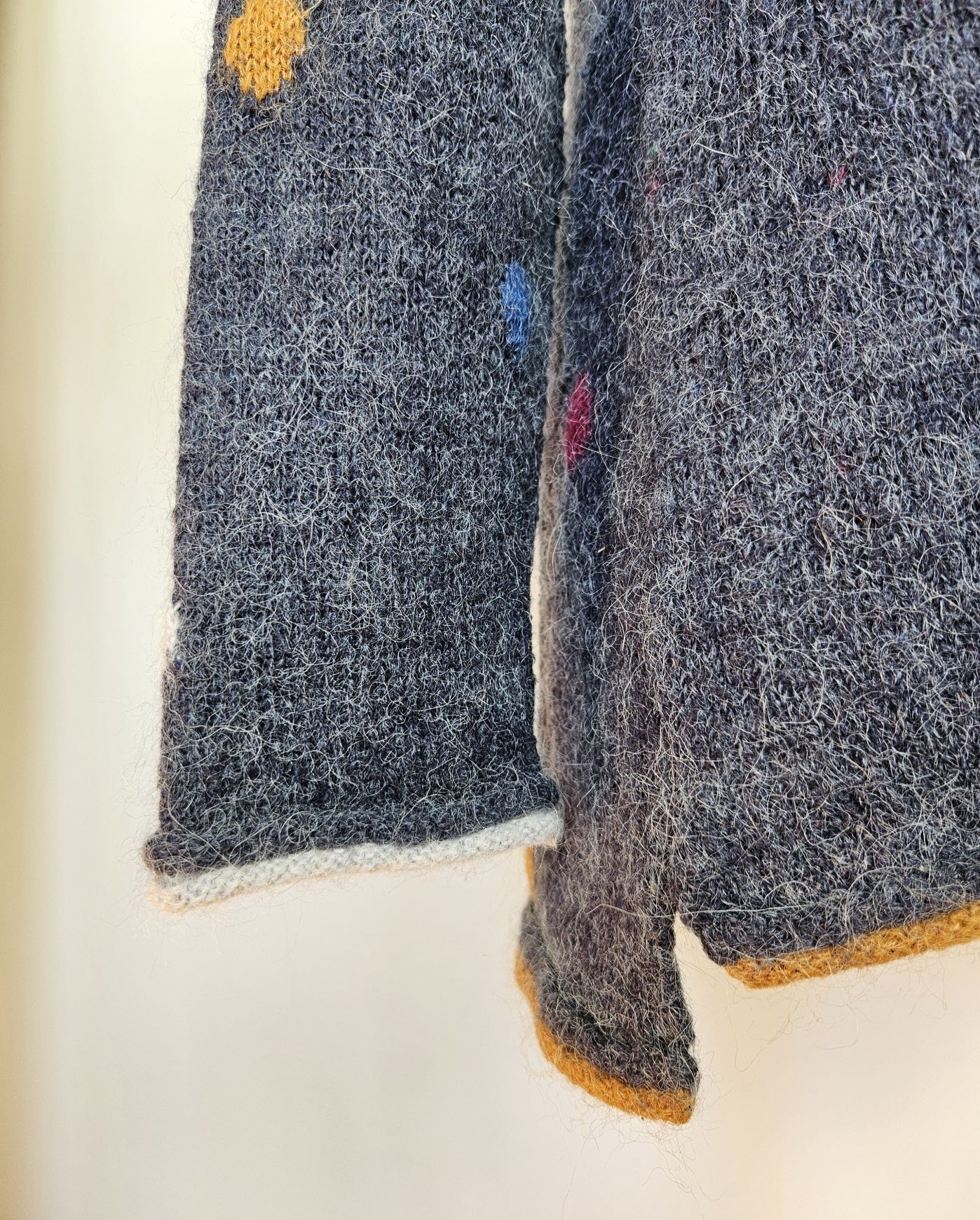 White Stuff sweter z długim rękawem w kropki 30% alpaka na codzień