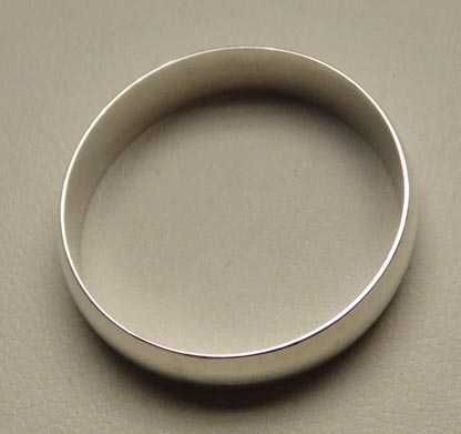 Srebrna półokrągła obrączka  R.26. 5,4 mm.