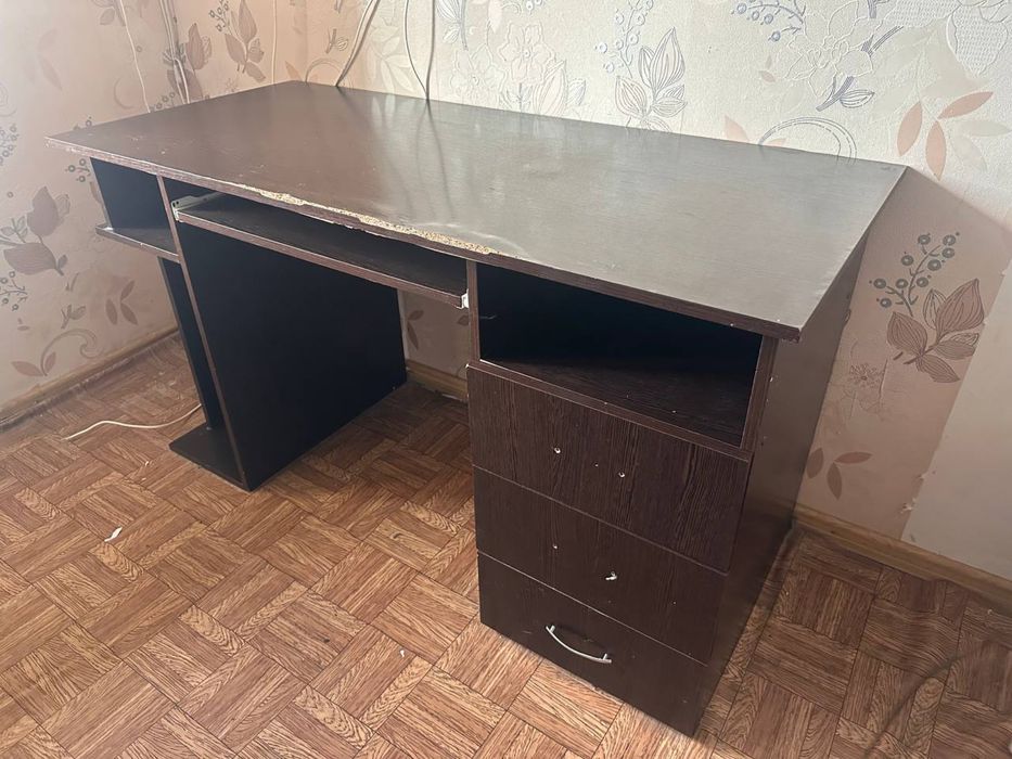 Письмовий стіл безкоштовно