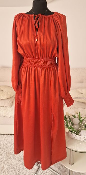 Sukienka satynowa, maxi.