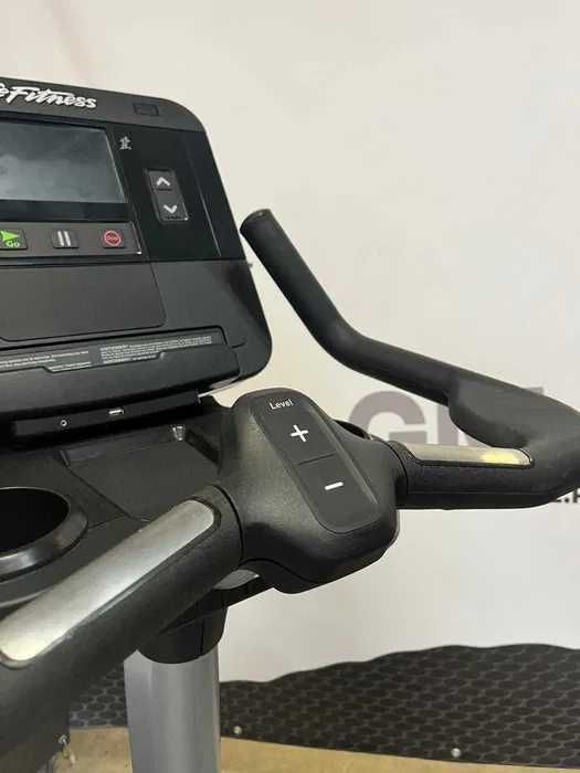 Rower Pionowy Life fitness Integrity console X POWYSTAWOWY, JAK NOWY!
