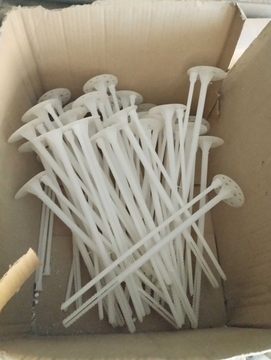 633 Kołki elewacyjne do styropianu o dł 30cm plus zaślepki.